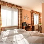 Gruene Tanne Mandelholz Hotel