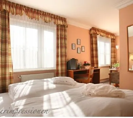 Gruene Tanne Mandelholz Hotel