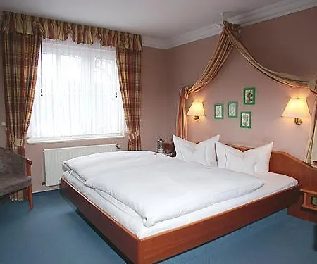 Gruene Tanne Mandelholz Hotel Elend