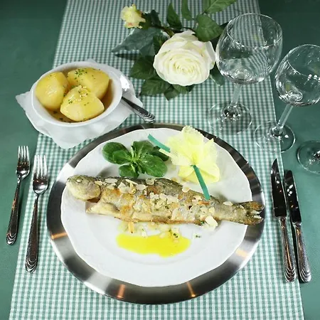 호텔 Gruene Tanne Mandelholz 엘렌트