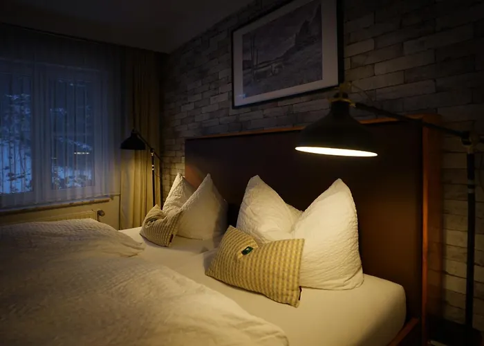 Gruene Tanne Mandelholz 3* Elend