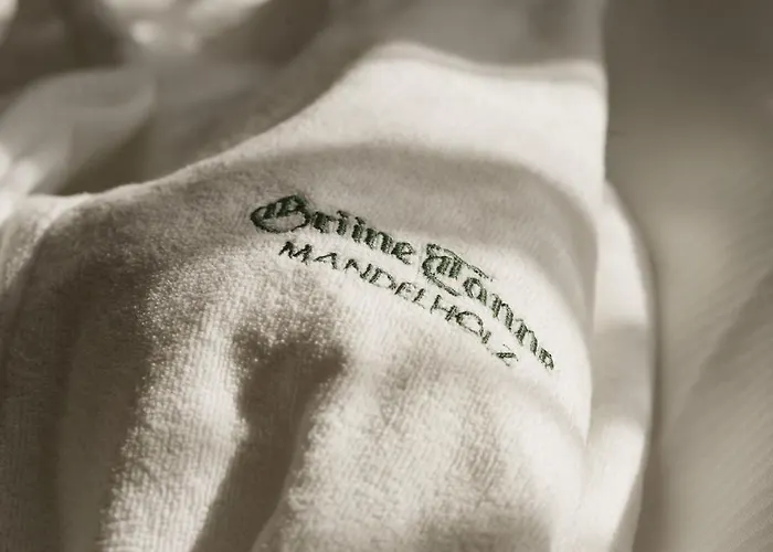 Gruene Tanne Mandelholz Elend